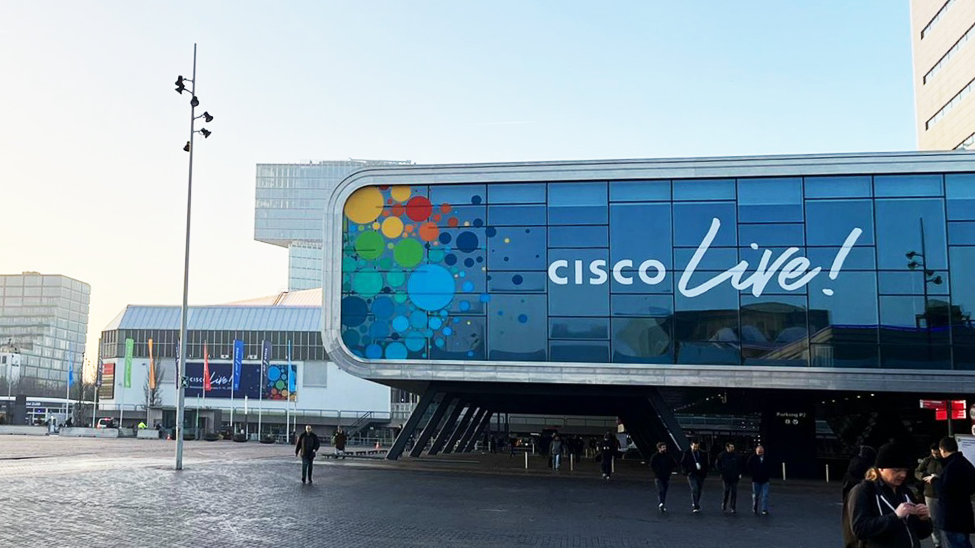 Stor skylt på ingången till Cisco Live 2023